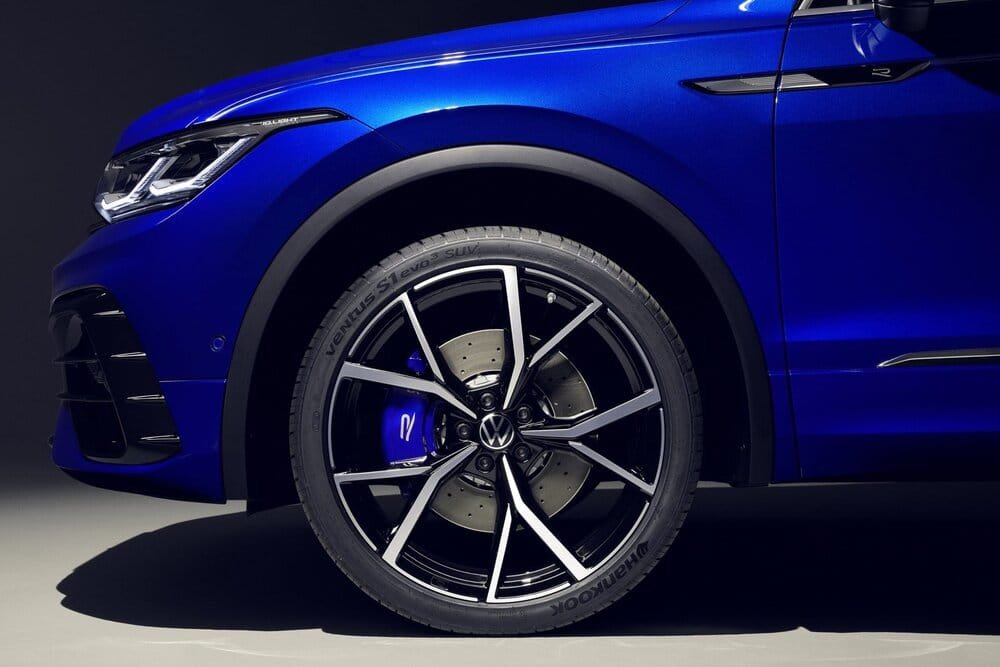VW montando neumáticos Hankook Ventus UHP