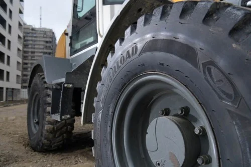 Vista de neumático industrial de Goodyear en Bauma 2022