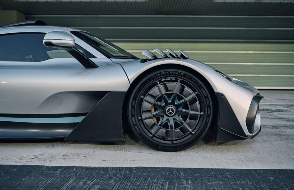 View-MICHELIN-Pilot-Sport-Cup-2-R-on-an-AMG-ONE