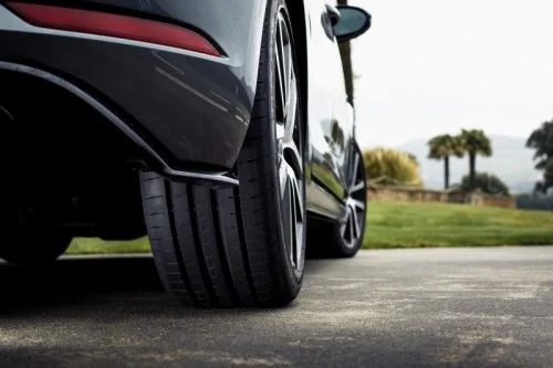 View-Goodyear-EfficientGrip-Performance-2-mounted-a-car-best-tire-ADAC