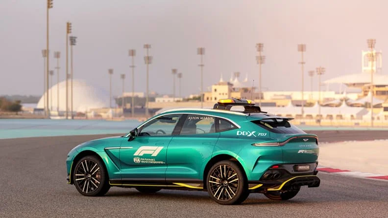 Neumático Pirelli P Zero montado en el Coche Médico de Aston Martin de la F1 