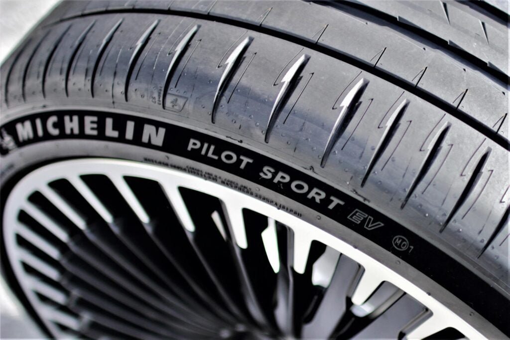 Vista  MICHELIN® Pilot® Sport EV - Encuesta Michelin sobre EV