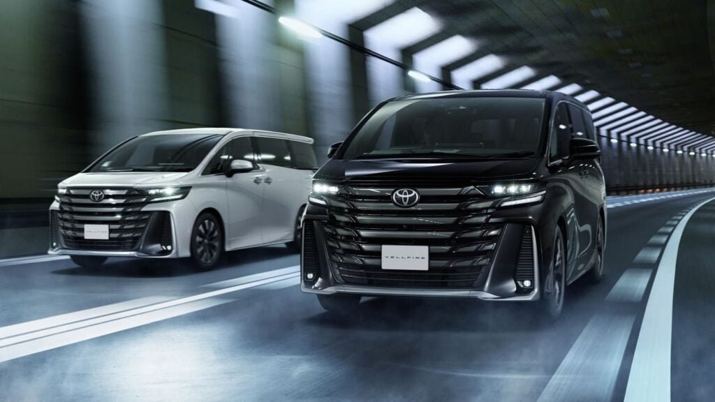 Neumáticos Yokohama ADVAN V03 montado en Alaphard y en Vellfire