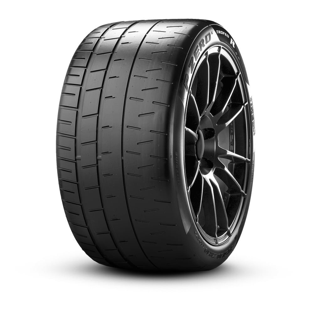 Nuevo Pirelli-P-Zero-Trofeo-R equipa al Praga Bohema
