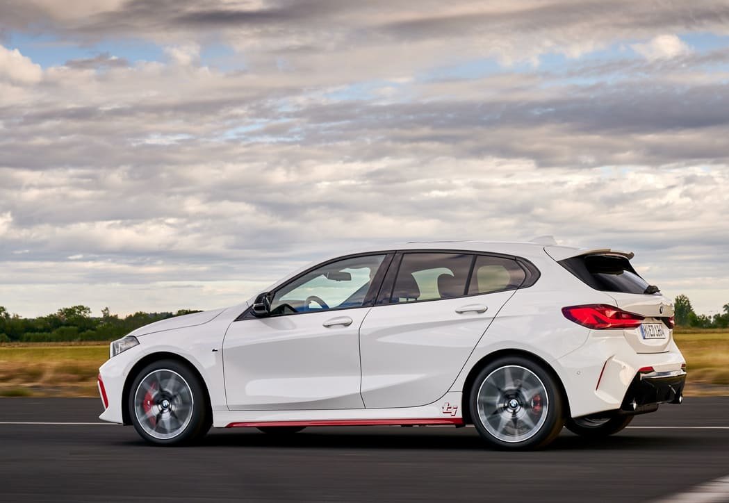 Vista de un BMW Serie 1 neumaticos homologados