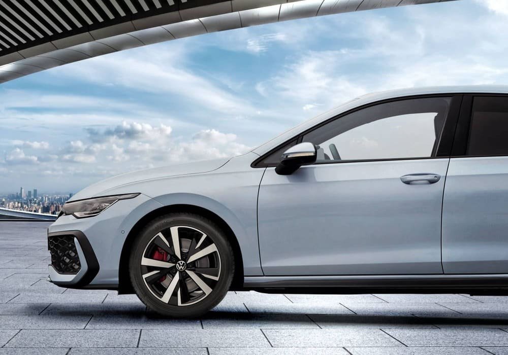 Vista de coche con ruedas Vredestein Ultrac+: nuevo neumático de verano
