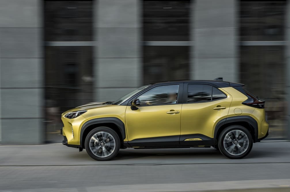 Vista de un Toyota Yaris Cross en movimiento - Articulo: Neumaticos aprobados para este SUV