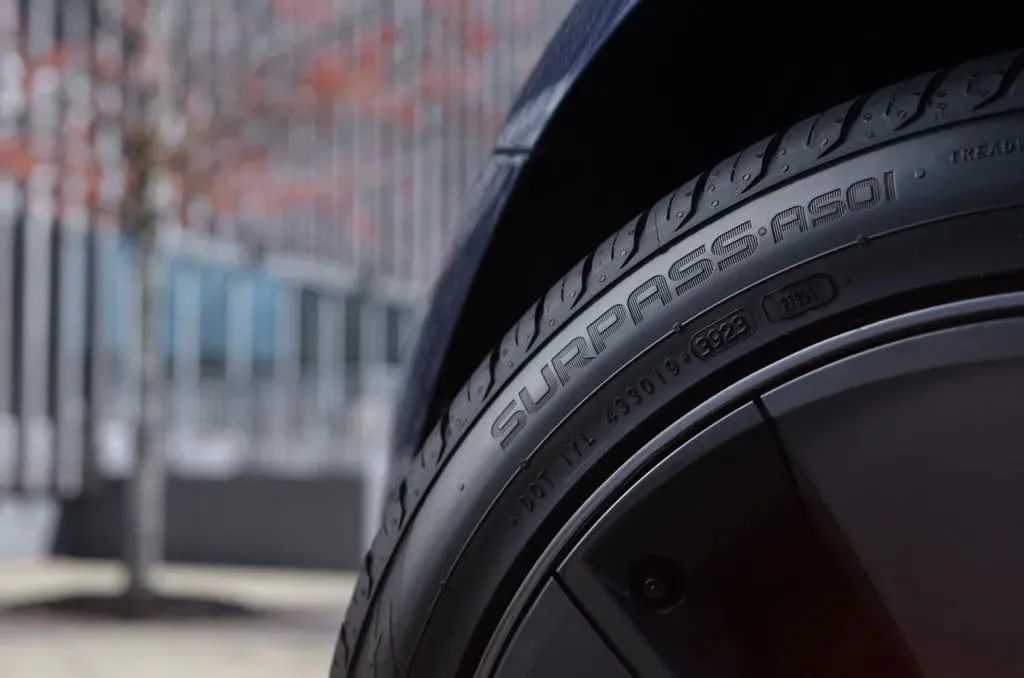Detalle del nuevo neumatico all season Nokian Surpass AS01