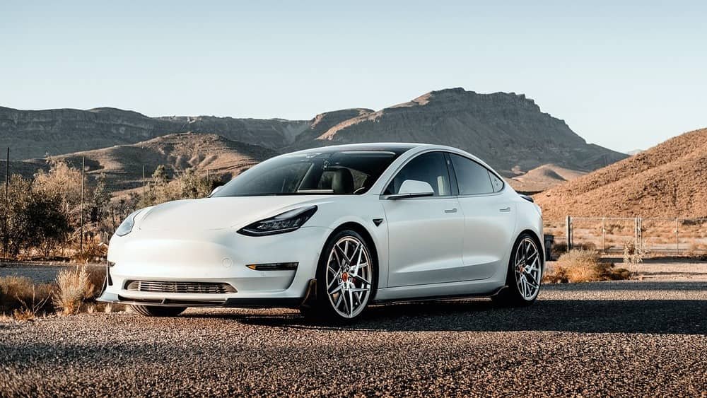 Vista de un Vehículo eléctrico- Articulo relacionado: Neumáticos Continental: comparación de modelos compatibles con eléctricos - 235/55R19